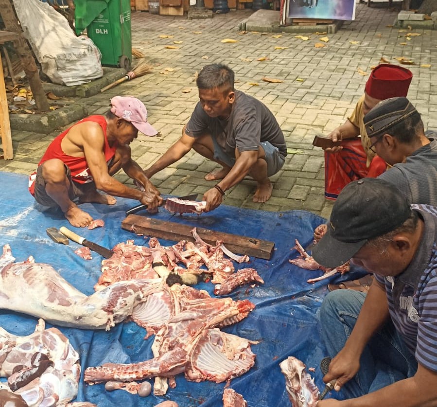 Wujudkan Kepedulian Sosial KJK Tangerang Raya Berkurban di Situ Gede