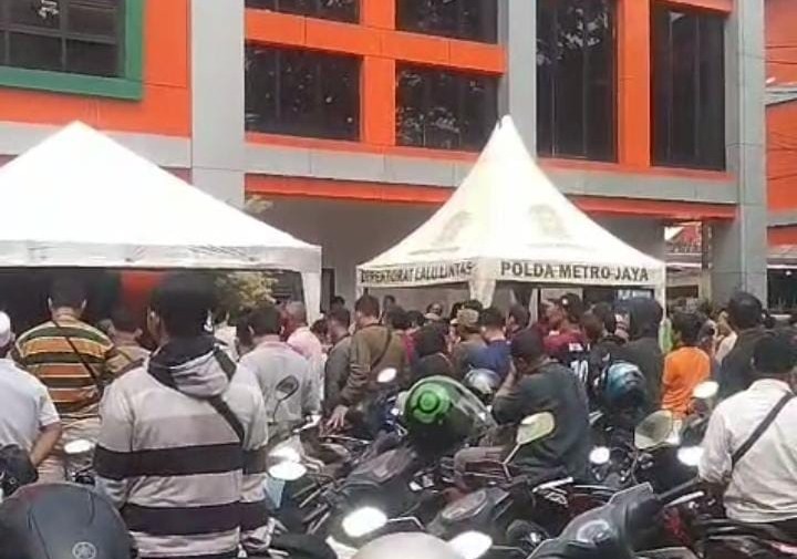 Samsat Cikokol Raup Rp.75 Milyar Lebih, Selama 3 Bulan. Warga Manfaatkan Kepgub Banten 2025*