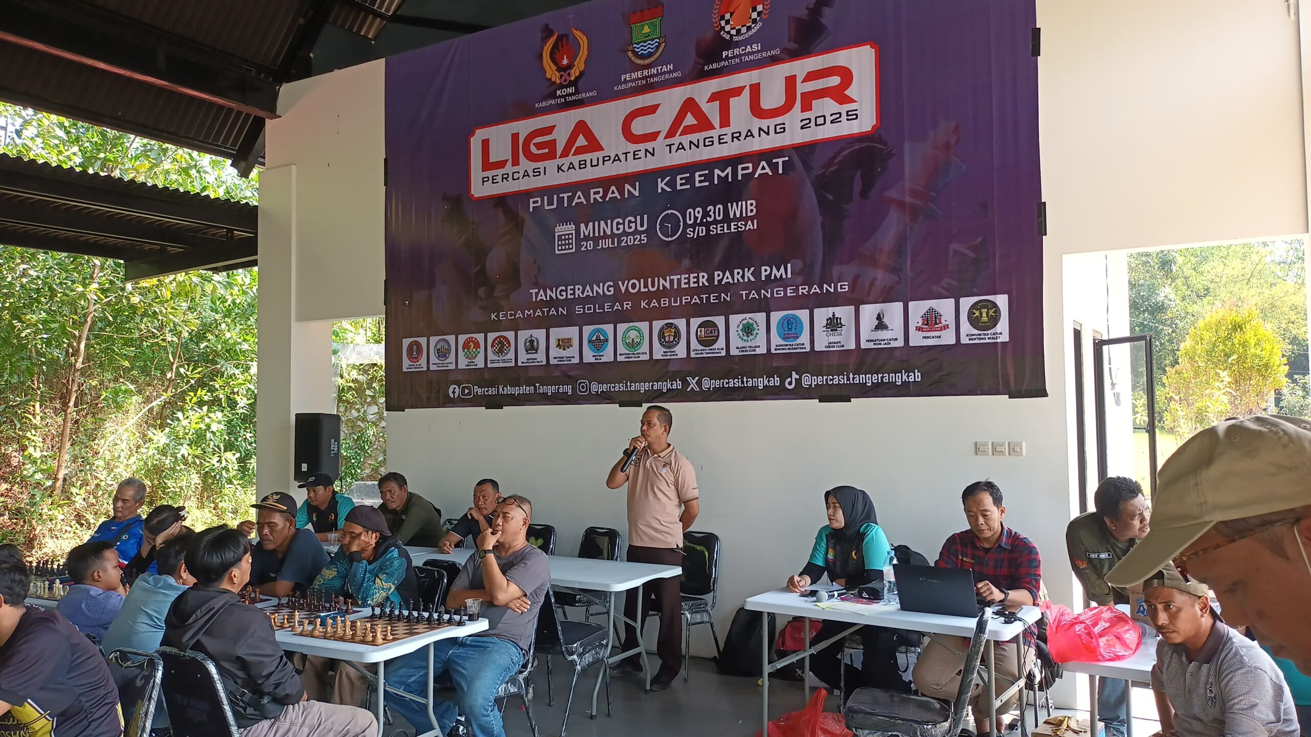 Kompetisi Catur di Putaran Keempat Seru, pada Hari Catur Sedunia
